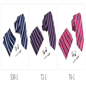 Conjunto de corbata a rayas formal de negocios para hombre con pañuelo y gemelos.
