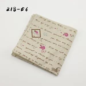 Stijlvolle heren casual geprinte zakdoek, retro Engelse tekst, zachte linnen stof.