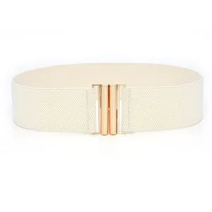 Cinturón elástico ancho de mujer beige tejido con hebilla dorada de metal para vestido.