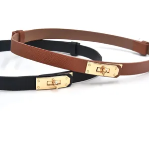 Dames smalle leren riem detail met gouden metalen sluiting, elegante retro jurk accessoire.