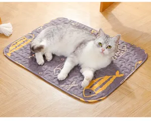 Comodo tappetino grigio per animali domestici con motivo di pesce, morbido e caldo.