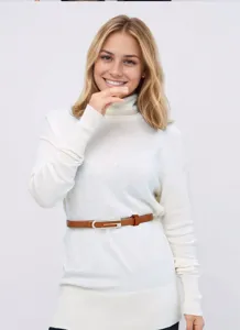 Detalle de cinturón de cuero fino, combinación perfecta para vestidos, camisas y pantalones.