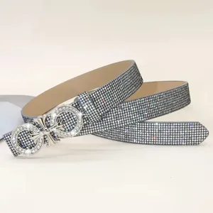 Cinturón de pedrería para mujer cristal brillante estilo de lujo vista detallada.