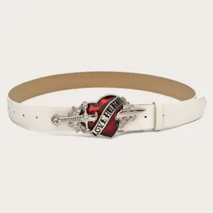 Cintura donna stile punk bianca con fibbia a pugnale e cuore per look alla moda.