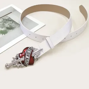 Cintura in pelle bianca stile punk con fibbia in metallo cuore e pugnale per donne.