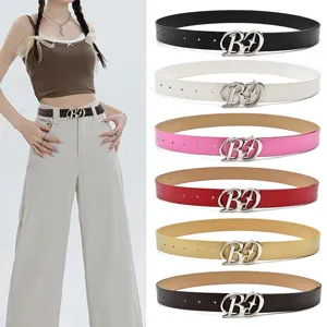 Ceinture en Cuir PU Mode pour Femmes Avec Boucle Lettre en Métal Ceinture Décontractée pour Jeans Robes Accessoire Quotidien