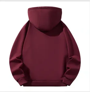 Herren Kapuzenpullover in Burgunderrot mit klassischer Kapuze und bequemer Passform für den Alltag.