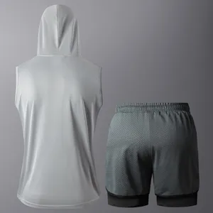 Men's quick-drying fitness sports set sleeveless hoodie and mesh shorts for training.