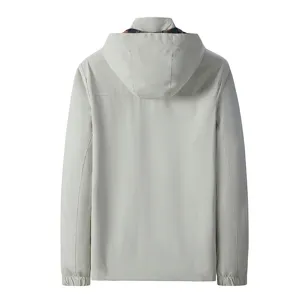 Giacca con cappuccio casual autunnale da uomo giacca a vento vista posteriore moda