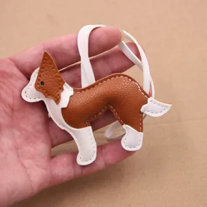Breloque de sac chien en cuir, adorable pendentif porte-clés chiot pour sacs à main et sacs chic.
