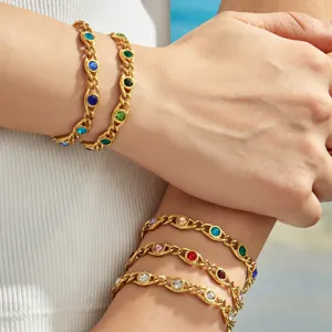 Edelstahl 18k vergoldete ovale bunte Zirkonia Armbänder Detailansicht zeigt den modischen Stil.