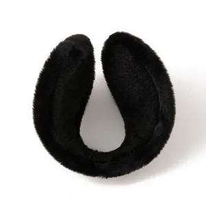 Zwarte winter pluche oorbeschermers, dikke winddichte warme oorwarmers in detail.