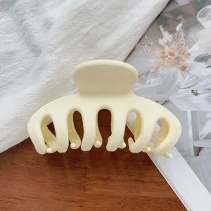 Matte pompoen haarlemmetje voor dames, eenvoudige stijlvolle haarklauw voor styling.