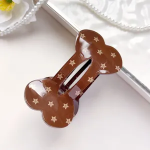 Bruine botvormige haarspeld met schattig wit sterrenpatroon, stijlvol haaraccessoire voor dames.