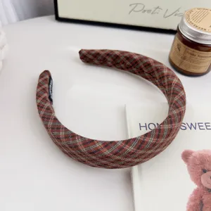 Serre-tete rembourre a carreaux marron automne hiver accessoire cheveux mode femme style chic