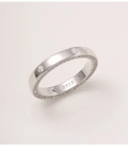 Bague en argent S925 pavé de diamants, design de luxe minimaliste, bijou chic quotidien.