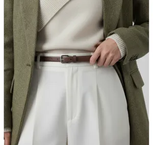 Femme marron ceinture en cuir vue détaillée, élégant boucle ardillon pantalon accessoire.