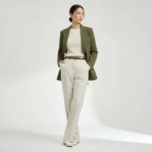 Elegant women's retro leather belt matching stylish commuting outfit for daily fashion.