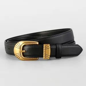 Gedetailleerd overzicht van een stijlvolle zwarte lederen riem met antieke gouden gesp.