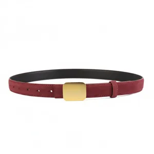 Ceinture élégante pour femme en cuir suédé véritable avec boucle dorée polie pour bureau.