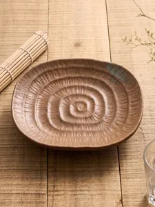 Piatto in ceramica retrò con texture a spirale, stoviglie marroni vintage per cucina e hotel.