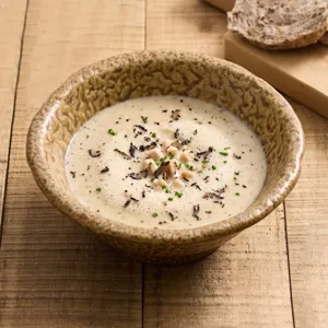 Bol de sopa de cerámica con esmalte reactivo y borde de pétalos para ensaladas y hoteles.