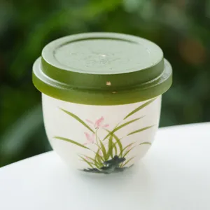 Handgemachte Keramikteetasse mit Deckel und elegantem Orchideenmuster für Kung Fu Tee.