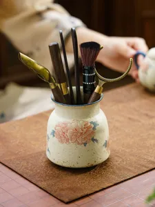 Keramischer Teewerkzeughalter mit traditionellem Blumenmuster fuer die Gong Fu Teekunst.