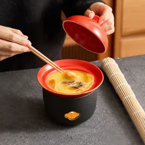 Keramik-Topf-Set mit Kerzenwärmer, schwarz-rotes Design, ideal für Eintöpfe und warme Gerichte.