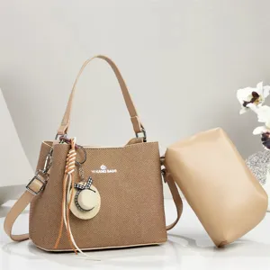Chic commuter shoulder crossbody bag set for women, elegant daily fashion handbag.