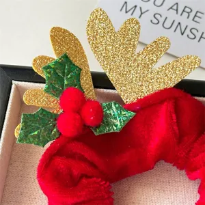 Weihnachten Samt Haargummi mit goldenem Glitzer Rentiergeweih und roten Beeren Detail.