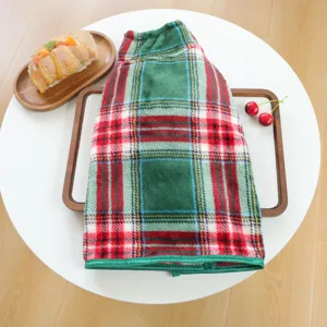 Weihnachts-Karomuster Haustier-Badetuch Detail, weiches Flanellmaterial, süßes Design für Hunde.