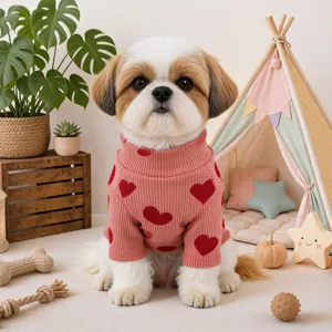 Schattige roze huisdier trui met rode harten, comfortabele col voor kleine honden mode.