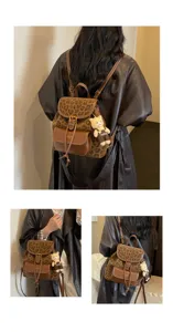 Sac à dos en cuir imprimé léopard rétro pour femmes, cartable stylé avec pendentif ours.