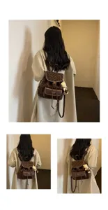 Sac à dos vintage imprimé léopard avec pendentif ours, grand sac tendance pour les cours.