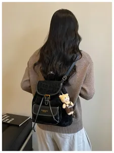 Sac à dos rétro en cuir avec motif léopard et adorable pendentif ours pour quotidien.