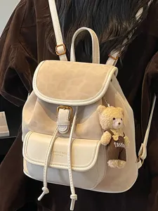 Sac à dos vintage en cuir pour femme avec pendentif ours mignon, cartable beige décontracté.