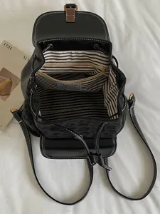 Sac à dos en cuir noir pour femme, cartable rétro décontracté avec coutures contrastées.