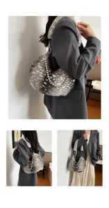 Sac sous bras en fausse fourrure, design animal vintage avec élégante chaîne en billes de métal.