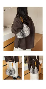 Sac à épaule rétro en fausse fourrure avec poignée en perles, sac sous les aisselles en peluche.