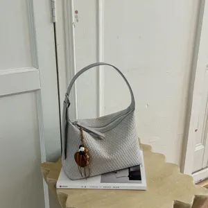 Γκρι υφασμένη τσάντα hobo για γυναίκες, κομψή δερμάτινη τσάντα ώμου με κομψό κρεμαστό.