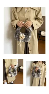 Bolso de mano de felpa suave para mujeres, lindo bolso con dije de osito para otoño.