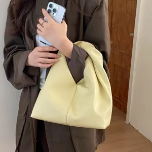 Elegante bolso de mano amarillo minimalista para mujer, bolso casual de uso diario chic.