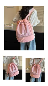 Sac à dos décontracté en nylon avec cordon, léger sac de voyage rose de grande capacité.
