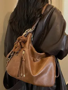 Retro grote capaciteit dames rugzak dagelijkse tote tas met kwast en berenhanger design