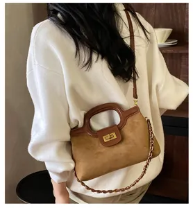 Borsa a tracolla retrò in camoscio marrone da donna, elegante borsa con manico e catena metallica.