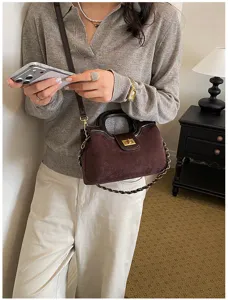 Borsa a tracolla in camoscio marrone, borsa vintage con catena, elegante borsa da donna.