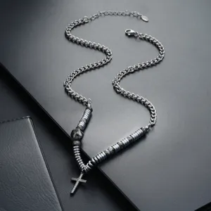 Collier pendentif croix en acier inoxydable pour homme avec chaîne en métal style.
