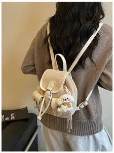 Mochila pequeña coreana para mujer, diseño multi-bolsillo elegante con encantador peluche.