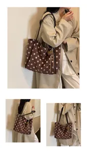 Sac cabas à pois marron pour femmes, élégant sac porté épaule grand format avec charm.